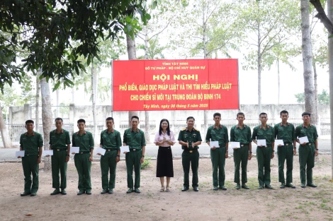 Sở Tư pháp: Tuyên truyền, phổ biến, giáo dục pháp luật và thi tìm hiểu pháp luật cho chiến sĩ