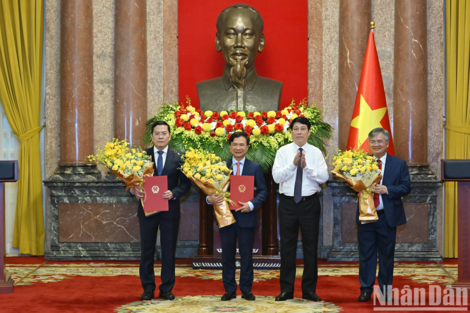Chủ tịch nước Lương Cường trao quyết định bổ nhiệm Phó Chủ nhiệm Văn phòng Chủ tịch nước