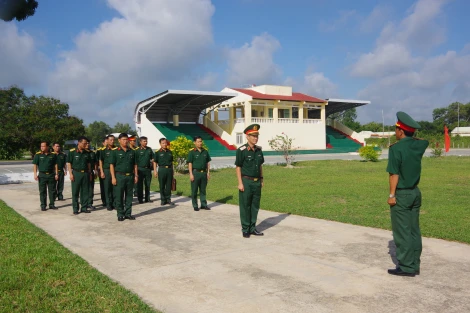 Đoàn công tác Trường sĩ quan Lục quân 2: Khảo sát, nắm chất lượng học viên tốt nghiệp của nhà trường tại Sư đoàn 5