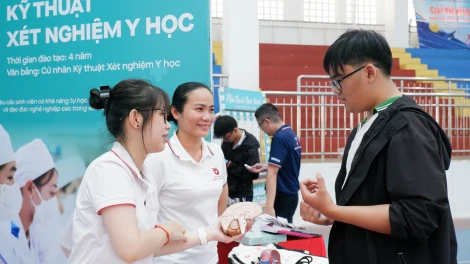 Gần 1.500 học sinh THPT được tư vấn hướng nghiệp