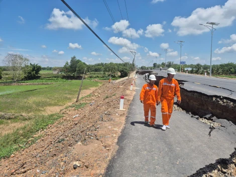 Khắc phục sự cố đường dẫn cầu Hoà Bình