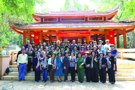 Bài 3: “Từ nước ngoài, chúng tôi tham gia kháng chiến”
