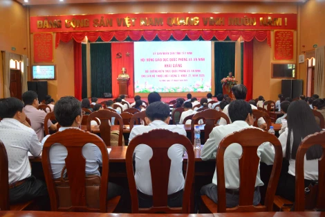 Khai giảng lớp bồi dưỡng kiến thức quốc phòng và an ninh đối tượng 3