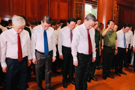 Tổng Bí thư Tô Lâm dâng hương tưởng nhớ Chủ tịch Hồ Chí Minh tại Nghệ An