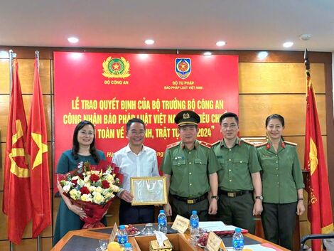 Báo Pháp luật Việt Nam được công nhận đạt chuẩn 'An toàn về an ninh, trật tự' năm 2024
