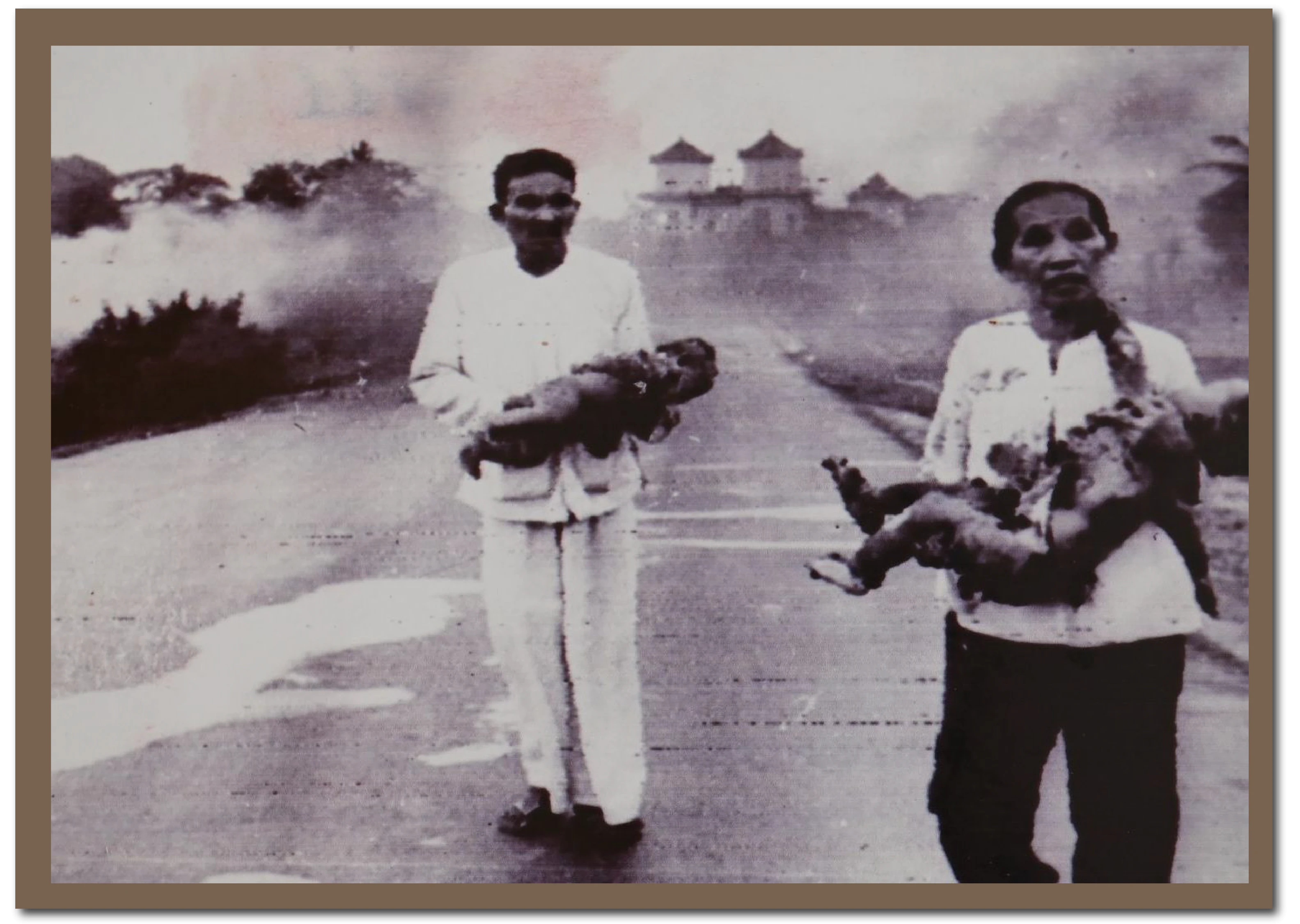 Ngày 8.6.1968, giặc Mỹ ném bom vào một ngôi làng của Trảng Bàng khiến nhiều người chết và bị thương.
