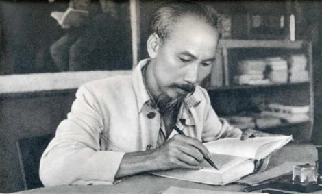 Chủ tịch Hồ Chí Minh – Cả một đời vì nước, vì dân