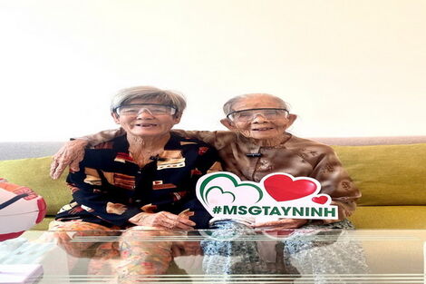 Cụ bà 97 tuổi cùng con gái 71 tuổi phẫu thuật đục thuỷ tinh thể thành công tại Mắt Sài Gòn Tây Ninh