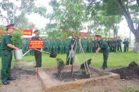 Trung đoàn 5: Phát động trồng cây nhân kỷ niệm 135 năm ngày sinh Chủ tịch Hồ Chí Minh