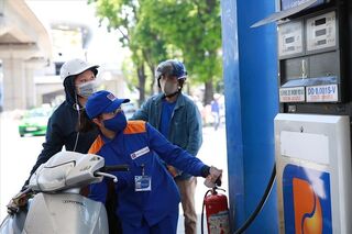 Chính thức: Từ 1/7/2025, dùng điện thoại tại cây xăng có thể bị phạt đến 7 triệu đồng, người dân cần nắm rõ