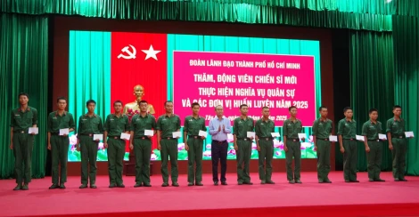 Lãnh đạo Thành phố Hồ Chí Minh thăm hỏi, động viên các chiến sĩ mới