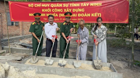 Khởi công xây dựng nhà tình nghĩa cho hộ có hoàn cảnh khó khăn