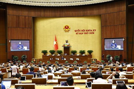 Theo chương trình Kỳ họp thứ 9, Quốc hội khóa XV, ngày 22/5 Quốc hội nghe Bộ trưởng Bộ Giáo dục và Đào tạo trình bày dự thảo Nghị quyết của Quốc hội về miễn, hỗ trợ học phí đối với trẻ em mầm non, học sinh phổ thông, người học chương trình giáo dục phổ thông tại các cơ sở giáo dục trong hệ thống giáo dục quốc dân.