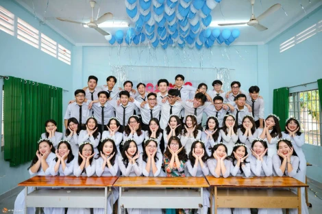 Học sinh K58 trường THPT Lý Thường Kiệt rạng rỡ trong lễ tri ân và trưởng thành "Ươm mầm khởi sắc"