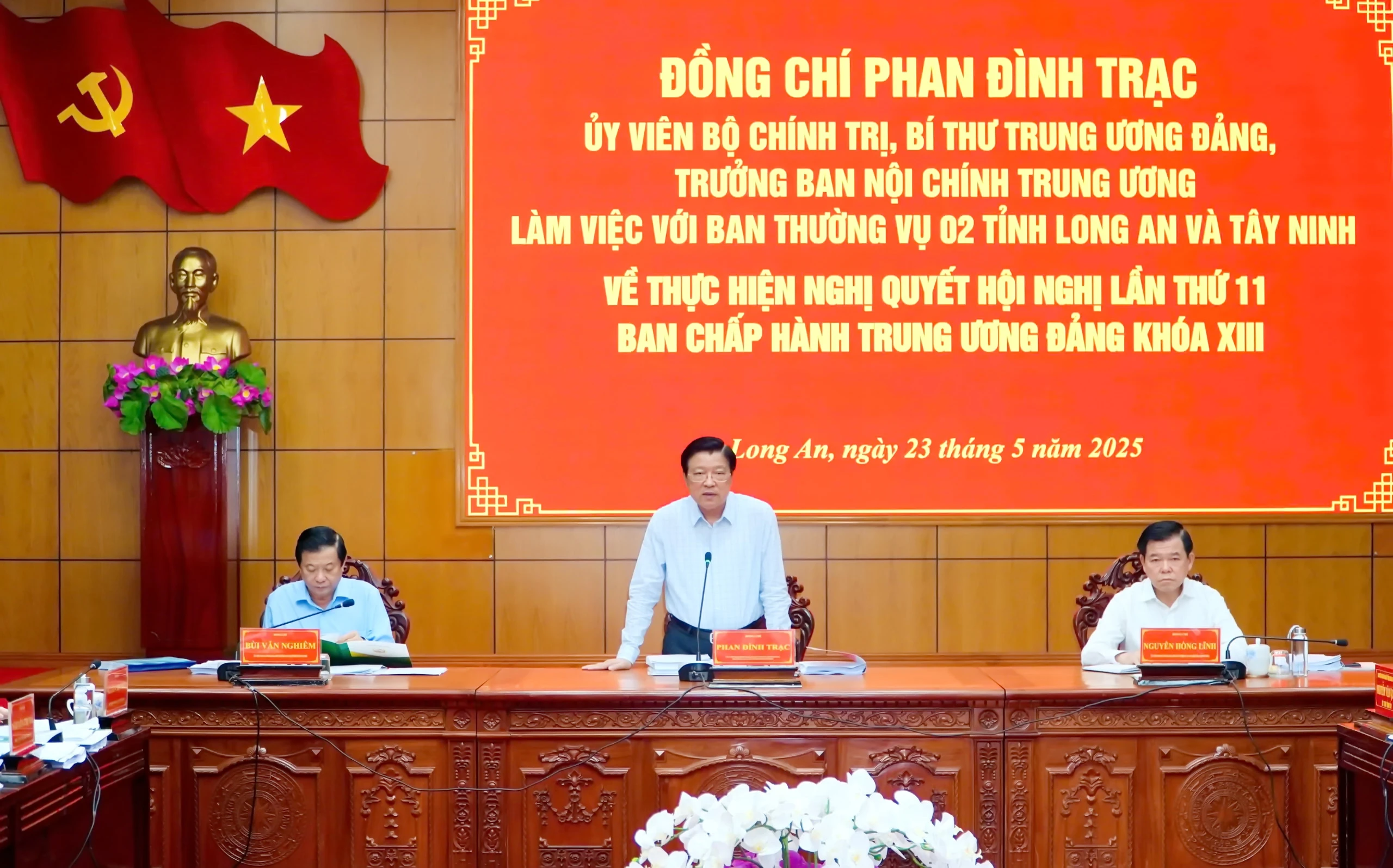 Uỷ viên Bộ Chính trị, Bí thư Trung ương Ðảng, Trưởng Ban Nội chính Trung ương phát biểu chỉ đạo tại buổi làm việc.