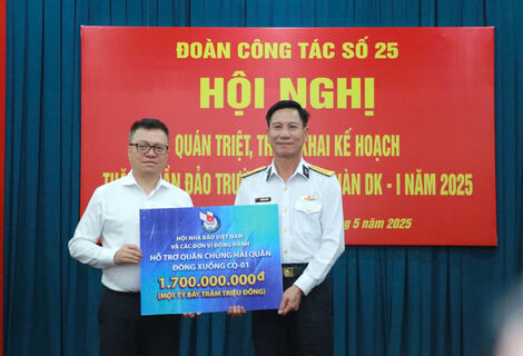 100 lãnh đạo, phóng viên cơ quan báo chí thăm huyện đảo Trường Sa, nhà giàn DK1
