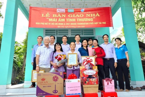 Phụ nữ Tây Ninh chung tay xoá nhà tạm, nhà dột nát