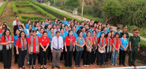 Thiêng liêng lễ chào cờ trên đảo tiền tiêu