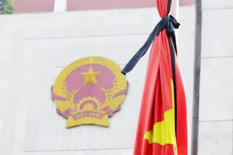 Treo cờ rủ và không tổ chức các hoạt động vui chơi, giải trí trong thời gian tổ chức Quốc tang
