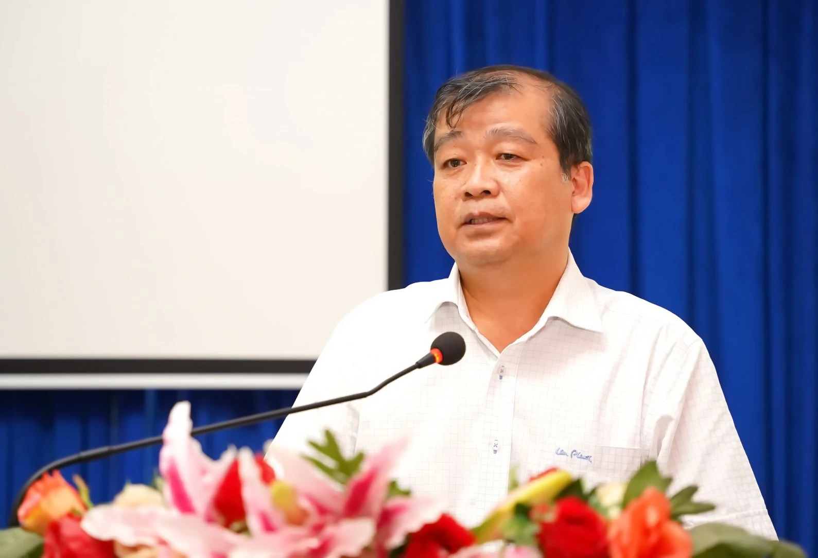 Chủ tịch UBMTTQVN tỉnh Võ Ðức Trong tiếp thu, giải trình một số nội dung.