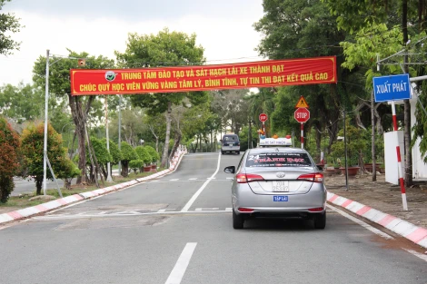 Công an Tây Ninh tổ chức kỳ thi sát hạch, cấp giấy phép lái xe đầu tiên