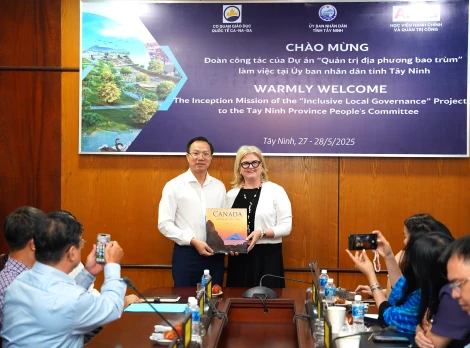 Đoàn nghiên cứu, khảo sát của Học viện Hành chính và Quản trị công làm việc tại tỉnh Tây Ninh