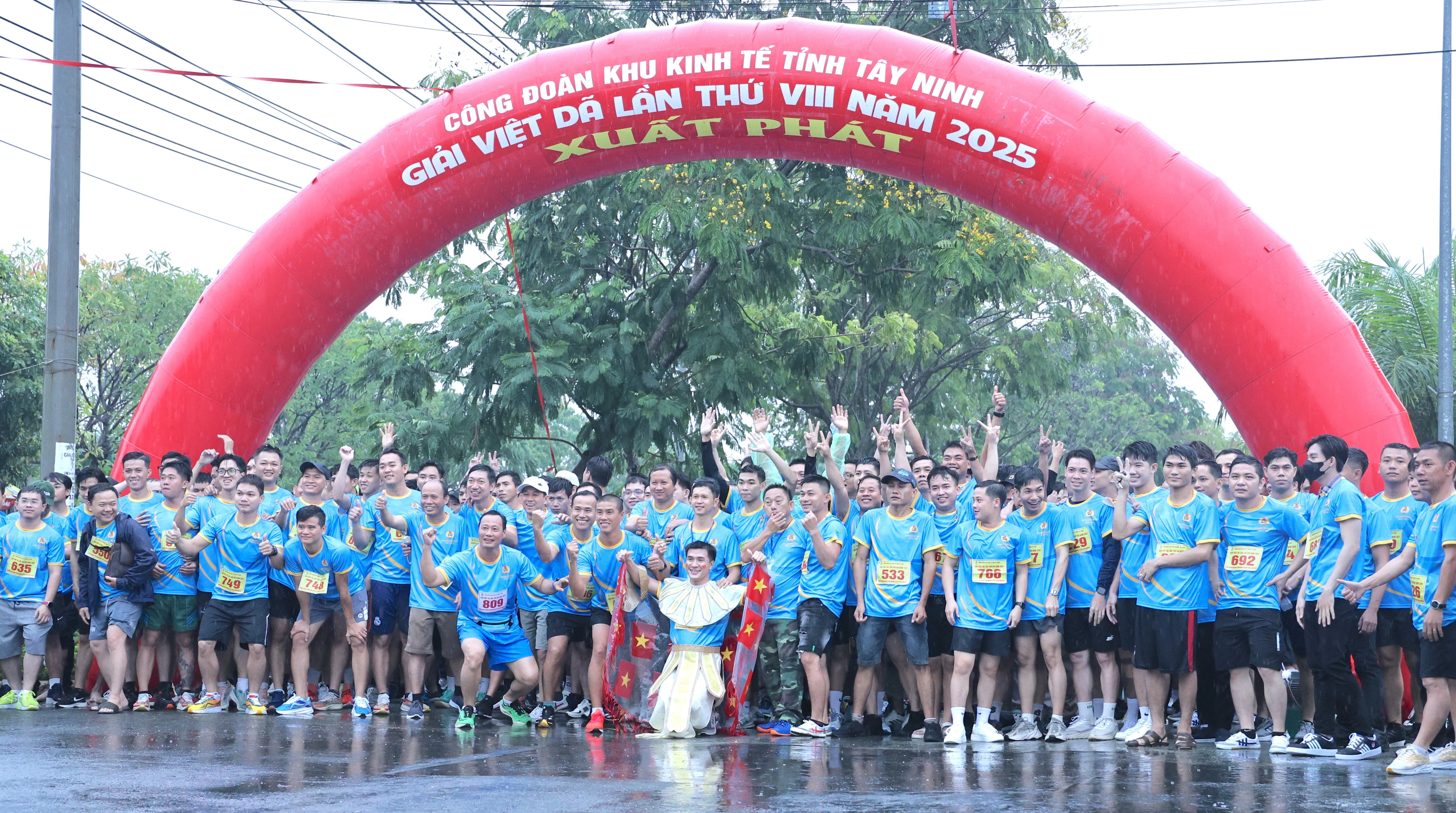 Giải việt dã lần thứ VIII năm 2025 hưởng ứng Tháng Công nhân và Tháng hành động về an toàn, vệ sinh lao động.
