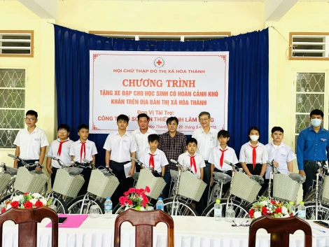 Hoà Thành: Tặng 28 xe đạp cho học sinh giỏi có hoàn cảnh khó khăn