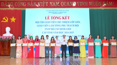 Khen thưởng 161 giáo viên chủ nhiệm, giáo viên làm công tác tổng phụ trách đội giỏi