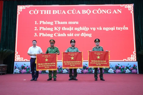 Bài 2: Ở một đơn vị điển hình học tập và làm theo Bác