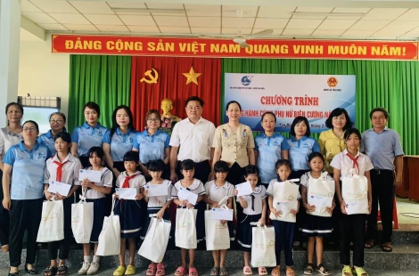 Chung tay lan toả yêu thương đến phụ nữ vùng biên