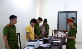 Hai HLV bóng đá trẻ Khánh Hòa bị bắt do chiếm đoạt hàng tỷ đồng của cầu thủ