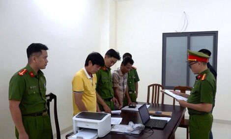 Hai HLV bóng đá trẻ Khánh Hòa bị bắt do chiếm đoạt hàng tỷ đồng của cầu thủ