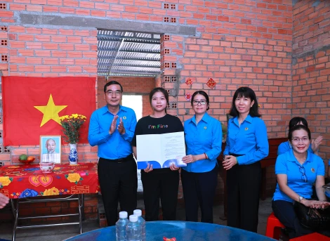 Trao nhà “Mái ấm Công đoàn” cho đoàn viên có hoàn cảnh khó khăn ở Gò Dầu
