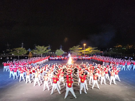 Sôi nổi chương trình Dạ hội Thanh niên