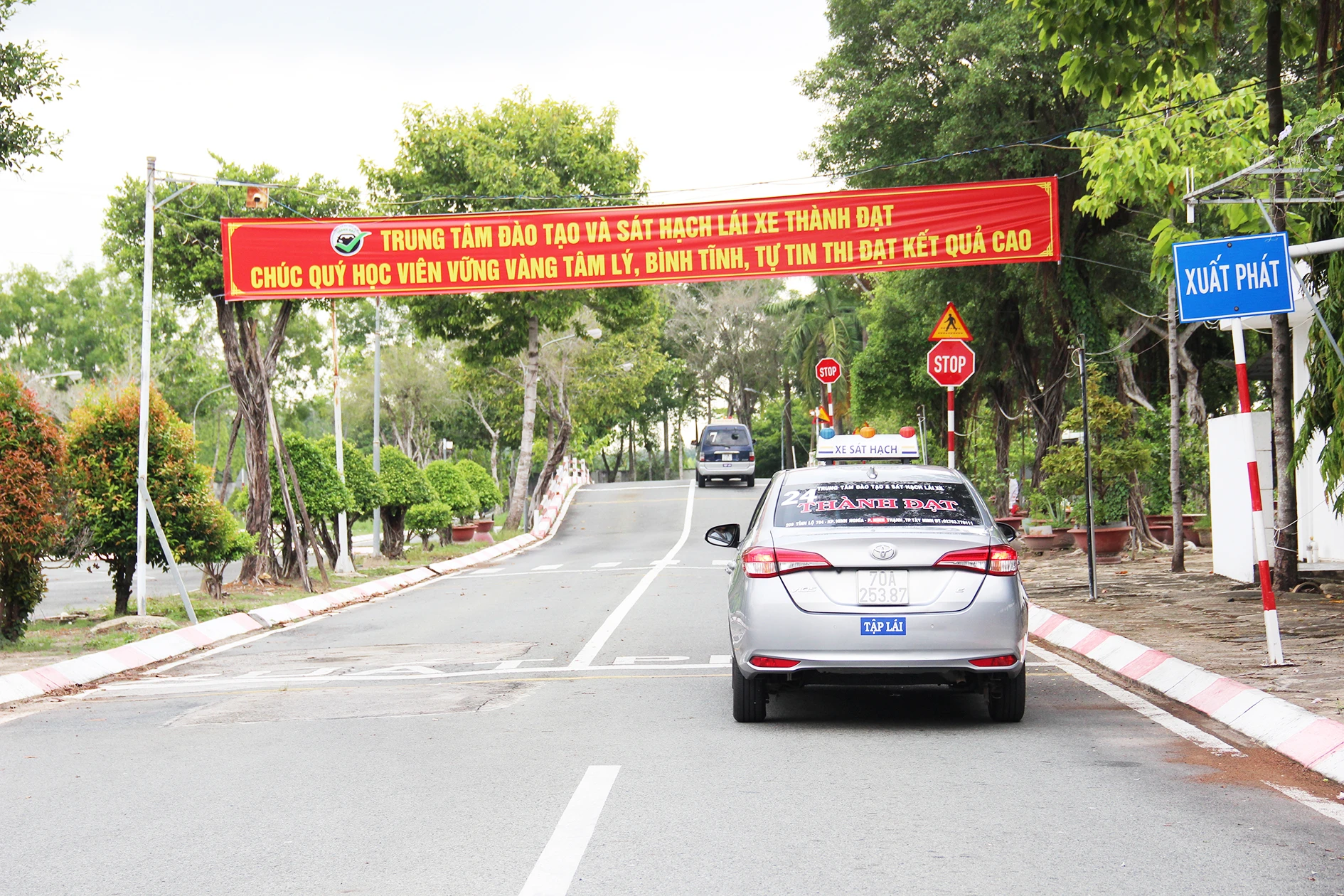 Kỳ sát hạch đầu tiên được tổ chức tại Trung tâm sát hạch lái xe Thành Đạt