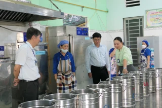 Tập trung kiểm tra bếp ăn tập thể, dịch vụ ăn uống và thức ăn đường phố