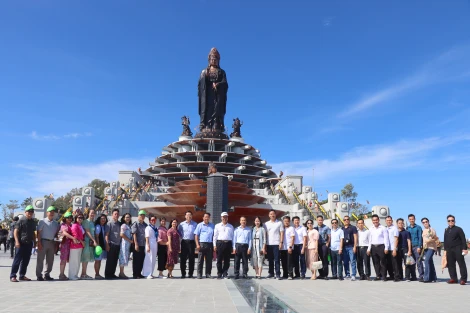 Thúc đẩy phát triển du lịch, bảo đảm thực hiện tốc độ tăng trưởng kinh tế hai con số