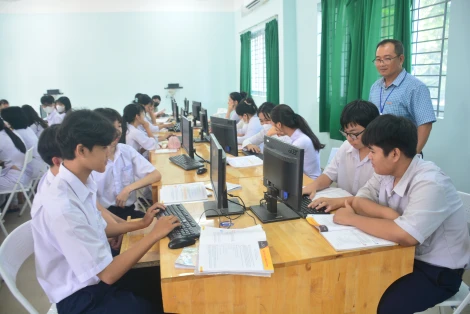 Trường THPT Nguyễn Trãi đề xuất thay đổi thời gian tuyển dụng giáo viên