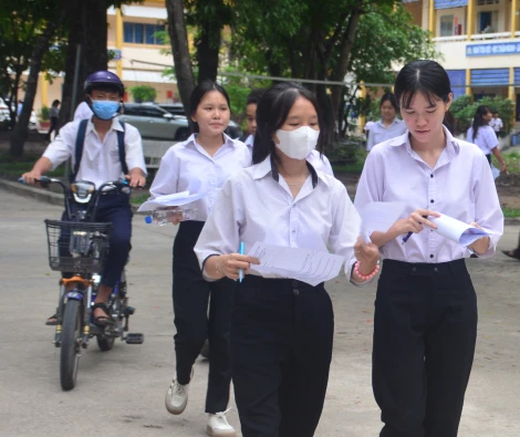 Buổi thi đầu tiên diễn ra bình thường, không thí sinh hoặc giám thị nào vi phạm quy chế thi.