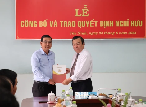 Chủ tịch Liên đoàn Lao động tỉnh nghỉ hưu trước tuổi