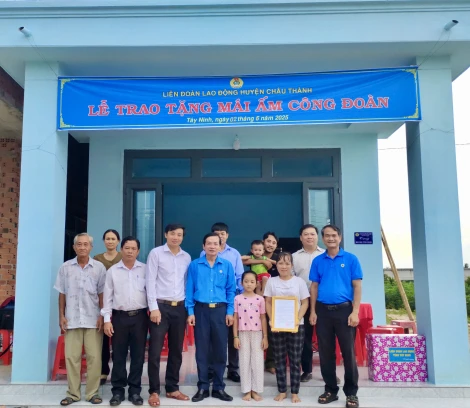 Liên đoàn Lao động huyện Châu Thành: Trao tặng nhà Mái ấm công đoàn