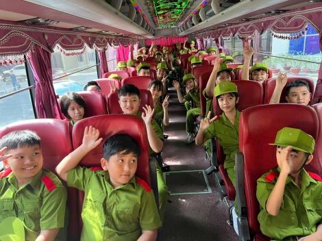 Khai giảng chương trình "Học làm chiến sĩ Công an năm 2025"