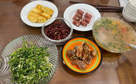 5 thói quen xấu khi ăn cơm cần bỏ ngay