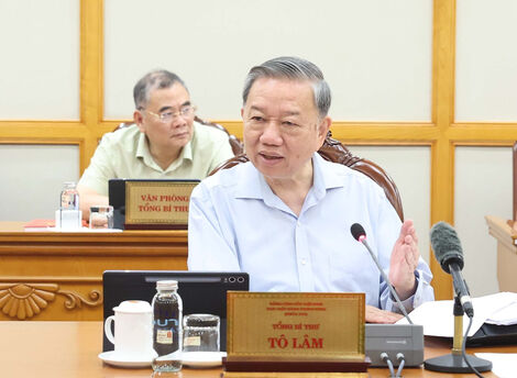 Tổng Bí thư: Khuyến khích cán bộ còn tuổi làm việc, giữ nguyên số cấp phó sau sáp nhập