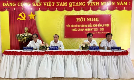 Xã Tân Phong: Cử tri kiến nghị nâng mức vay vốn ưu đãi và tăng cường thông tin về an sinh xã hội