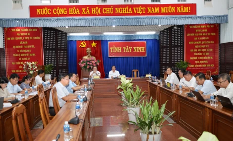 Tây Ninh - Long An: Đóng góp dự thảo báo cáo chính trị trình Đại hội đại biểu Đảng bộ tỉnh Tây Ninh lần thứ XII