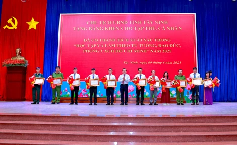 Tây Ninh có 23 tập thể, 46 cá nhân tiêu biểu được vinh danh, khen thưởng