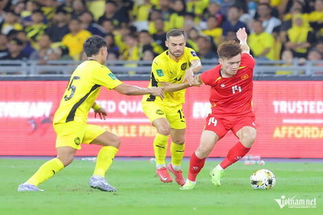 Tuyển Việt Nam thua đậm Malaysia: Sai lầm của HLV Kim Sang Sik