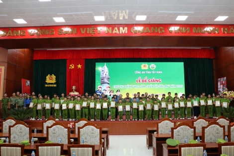 Tổng kết chương trình "Học làm chiến sĩ Công an" lần I năm 2025